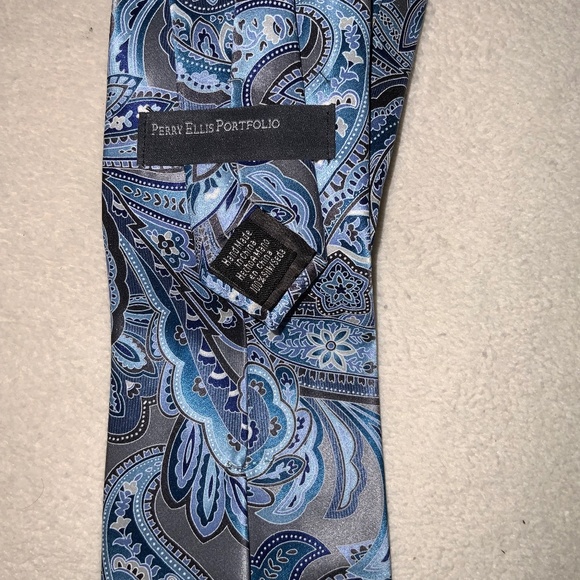 Silk Perry Ellis Portfolio Tie - Picture 2 of 2